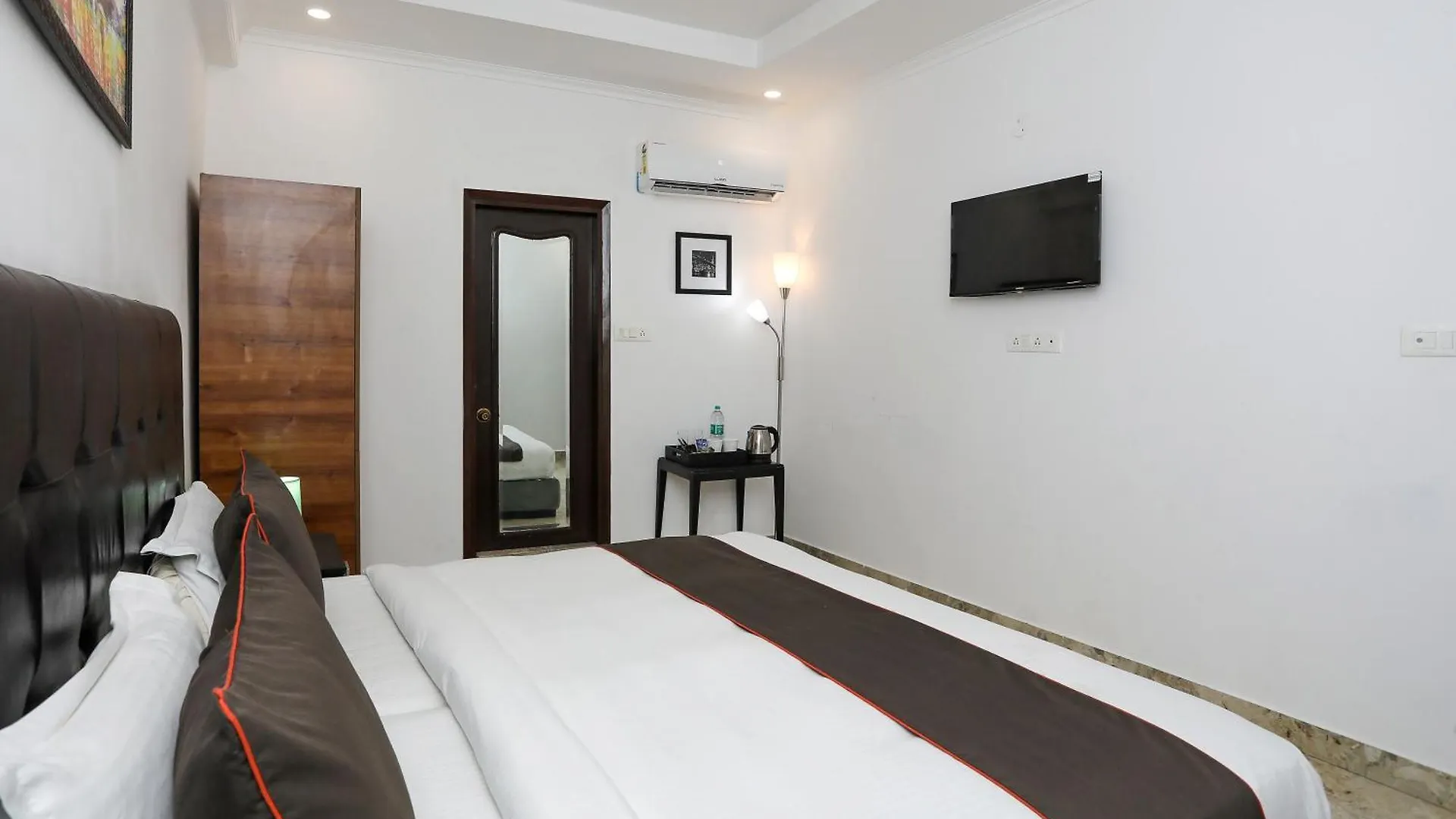 Collection O Residency Near Dwarka Sector 21 Metro Station Hotel Kapas Hera 3*,  India